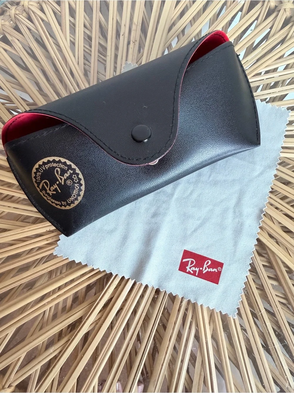 VINTAGE RAY-BAN SUNGLASSES CASE & CLOTH